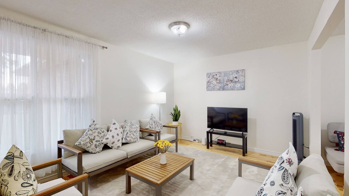 Ajax House | 3-Bed 3-Bath Cozy Vacation House in Ajax, Greater Toronto Area GTA, ON, Canada