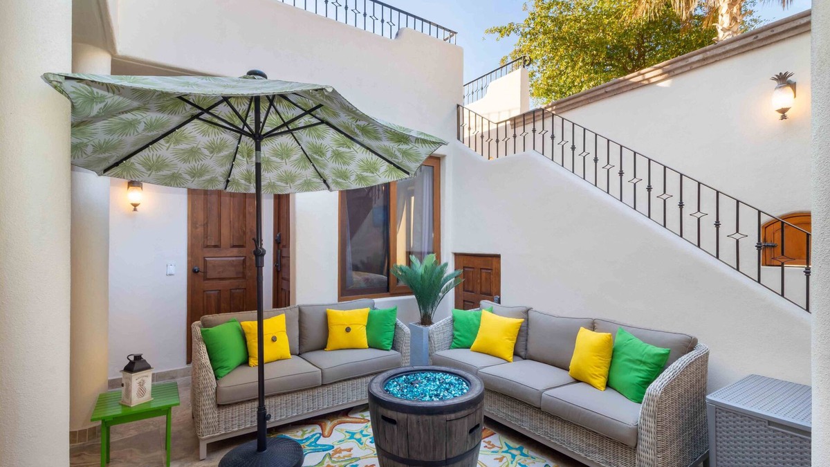 Nopolo House | 3 bed 3 bathLess than 5 minutes from the beach and community pool!
