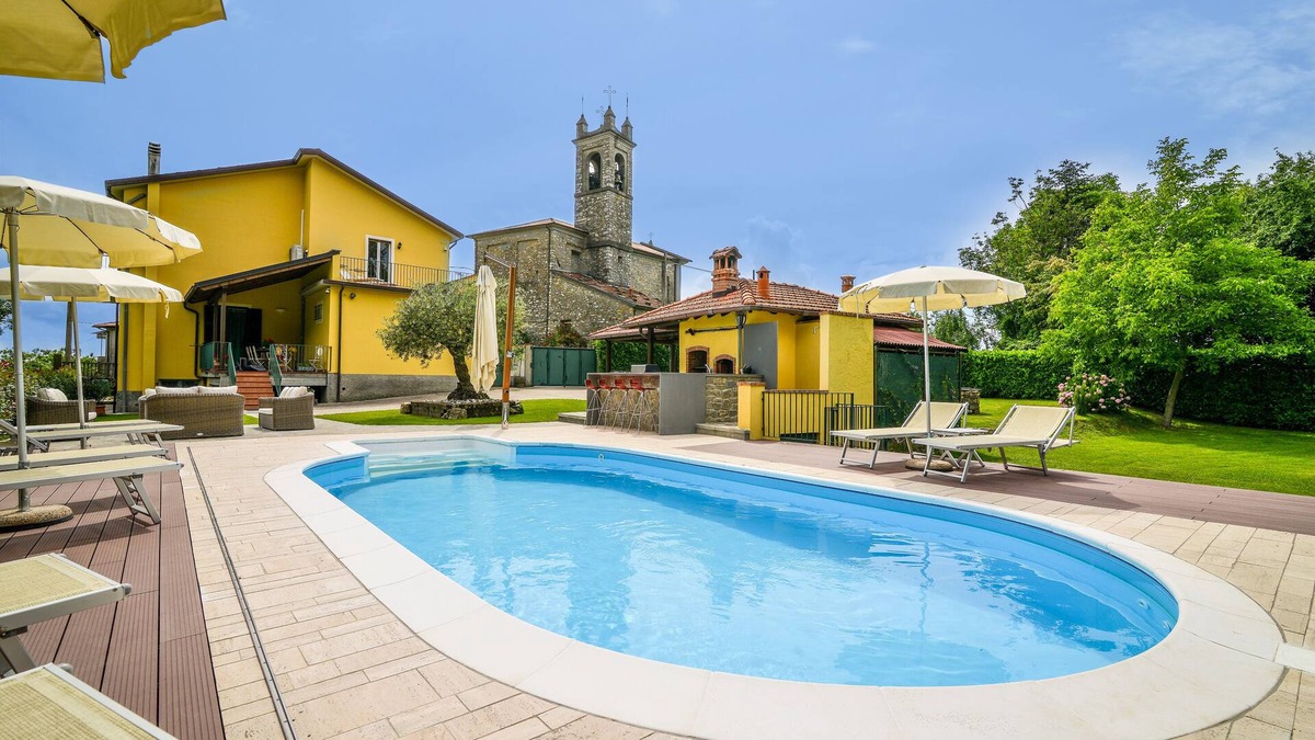 Villafranca in Lunigiana Villa | 3 Bed 4 Bath Private Villa, Heated Pool, Spa, Firepit, BBQs, Pizza Oven, Garden
