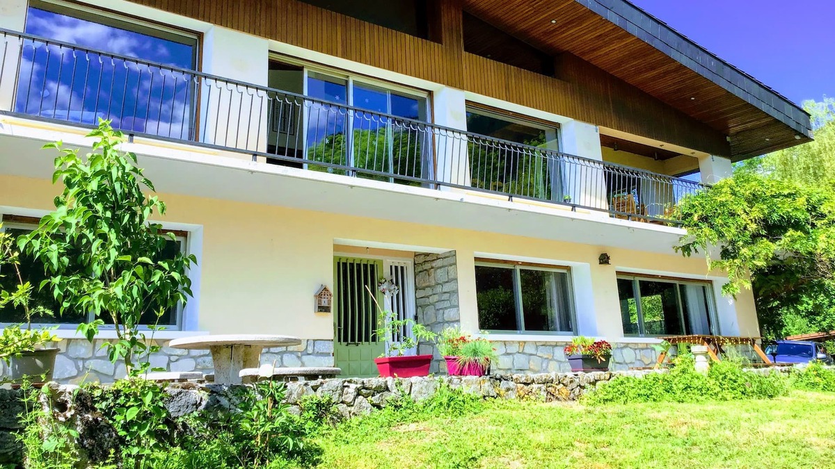 Entre-deux-Guiers Ski Chalet | 3-Bed Apartment in Chalet in Entre-Deux-Guiers