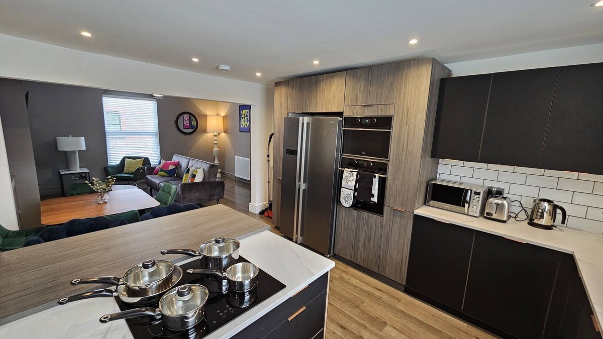 Oxton Apartment | 3 Bed Apartment 10 mins from central Liverpool