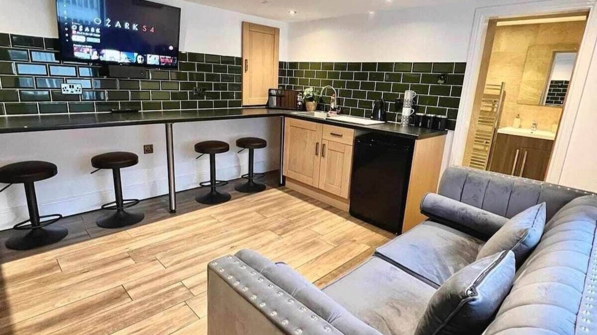 St George's Quarter Apartment | 3 Bed Apartment - Sleeps 11 -Liverpool City Centre