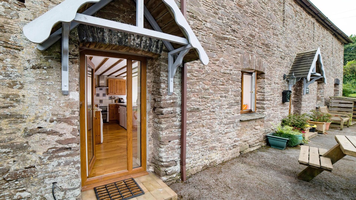 Chillington House | 3-bed barn conversion near Kingsbridge, close to top beaches, with fast WiFi.