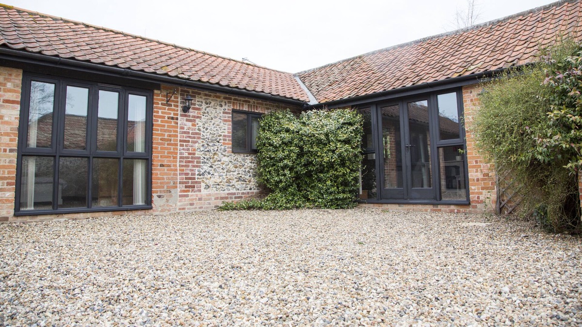 Scole House | 3 Bed Barn Holiday Cottage on the border of Suffolk and Norfolk