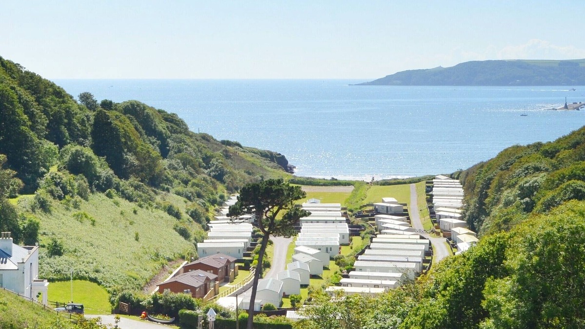 Plymouth House | 3 Bed Caravan, South Devon Coast nr Plymouth, 200m to Beach + Indoor Heated Pool