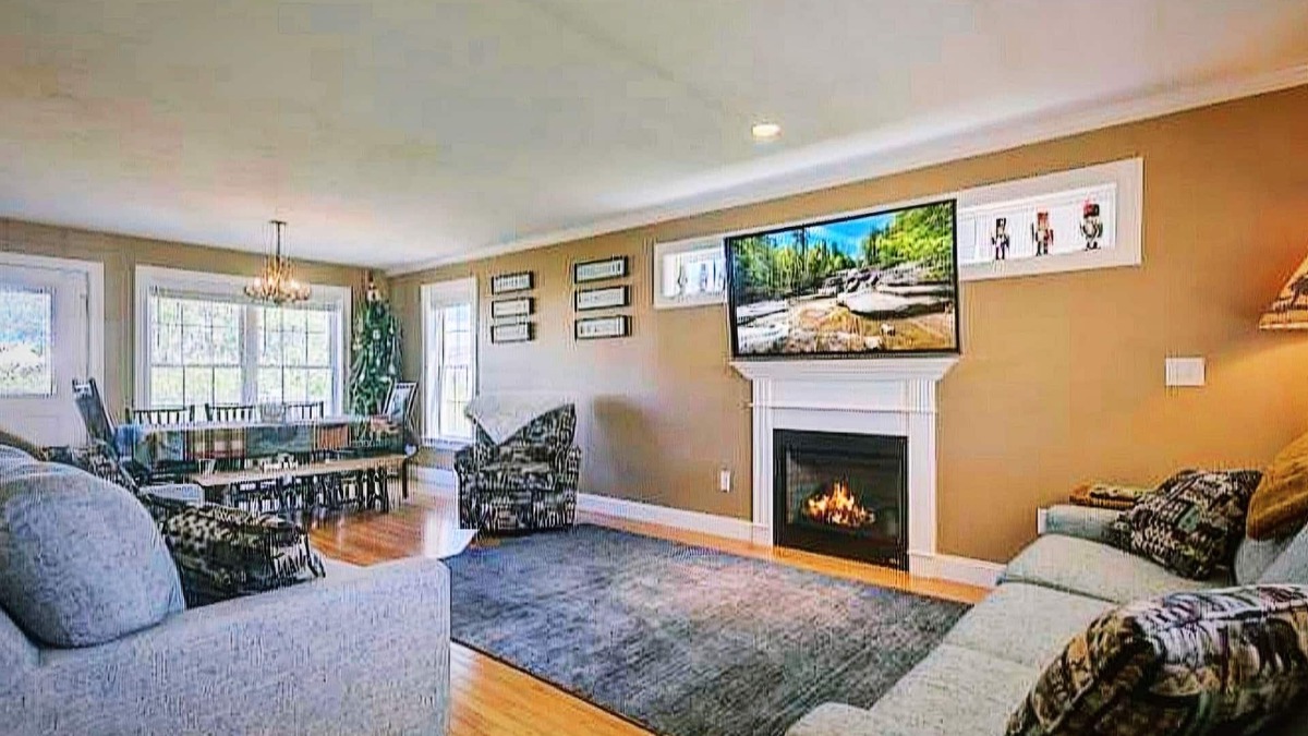 Intervale Condo | 3-bed condo in the Heart of North Conway sleeps 8 Mins from Cranmore & Storyland