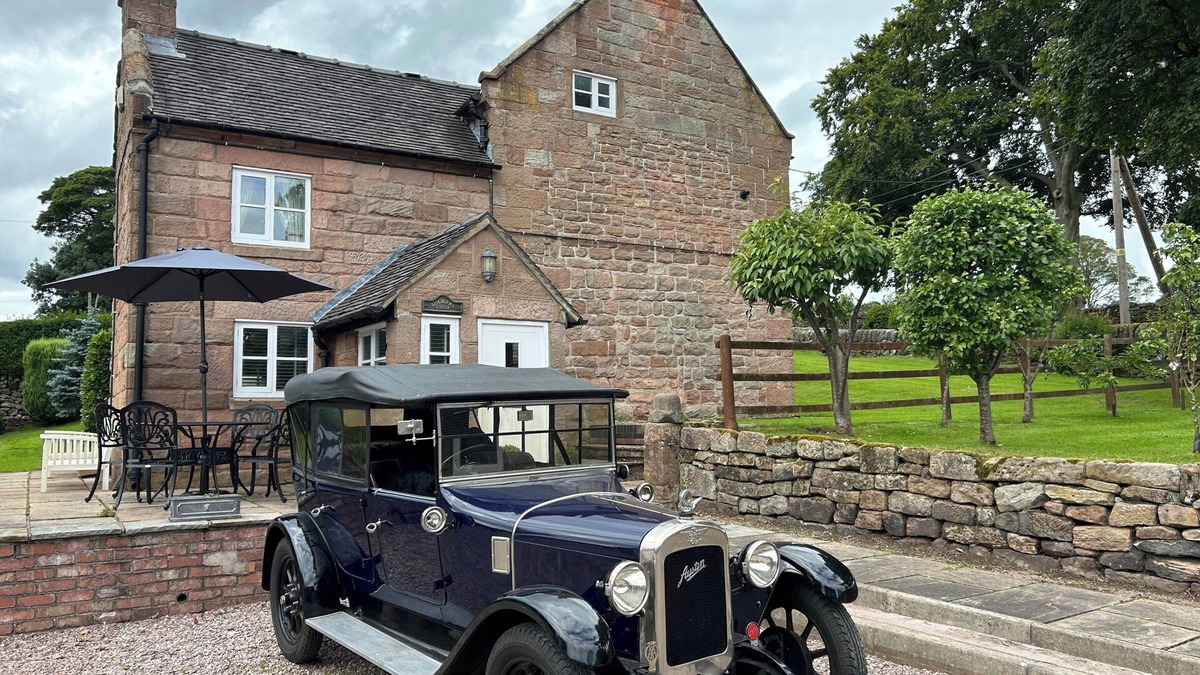 Cauldon Low Cottage | 3 Bed Cottage Alton Towers Chatsworth Polars Peaks