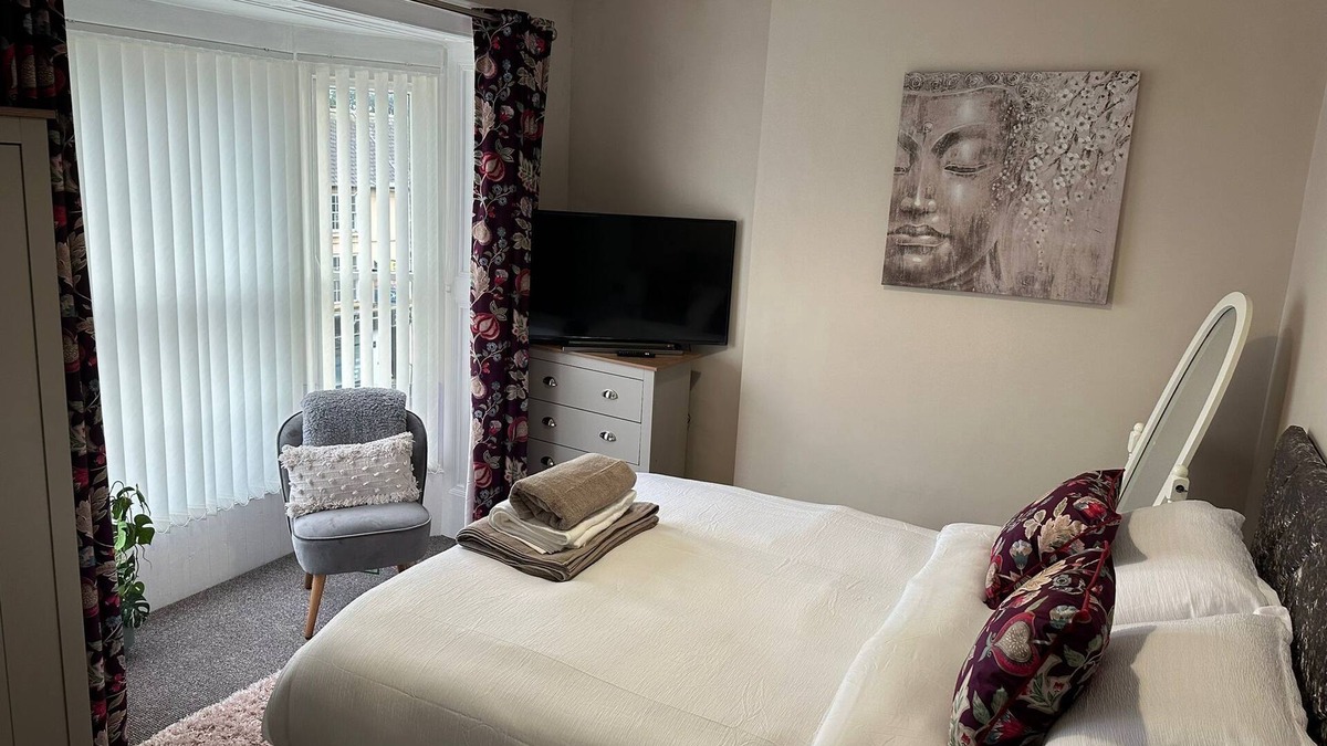 Antrim Apartment | 3 bed Cozy Antrim Apartment with Great Views