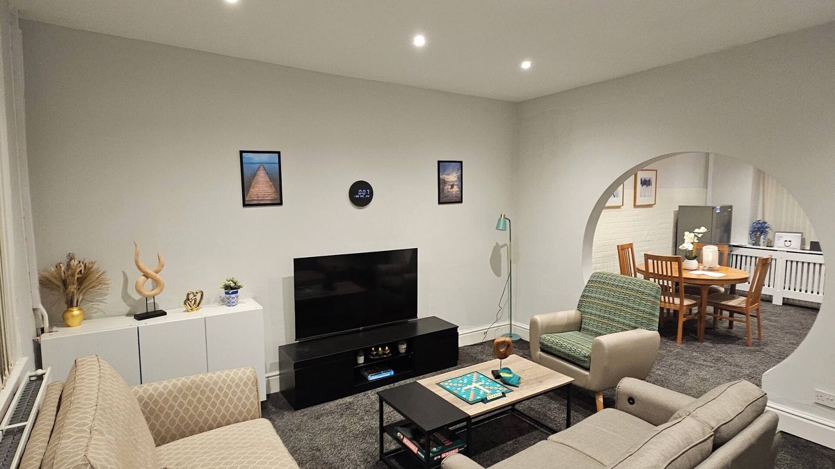 Offerton House | 3 bed Ensuite Newly Refurbished House