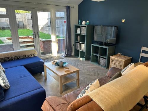 Rushmoor District House | 3 Bed Farnborough Air Accommodation