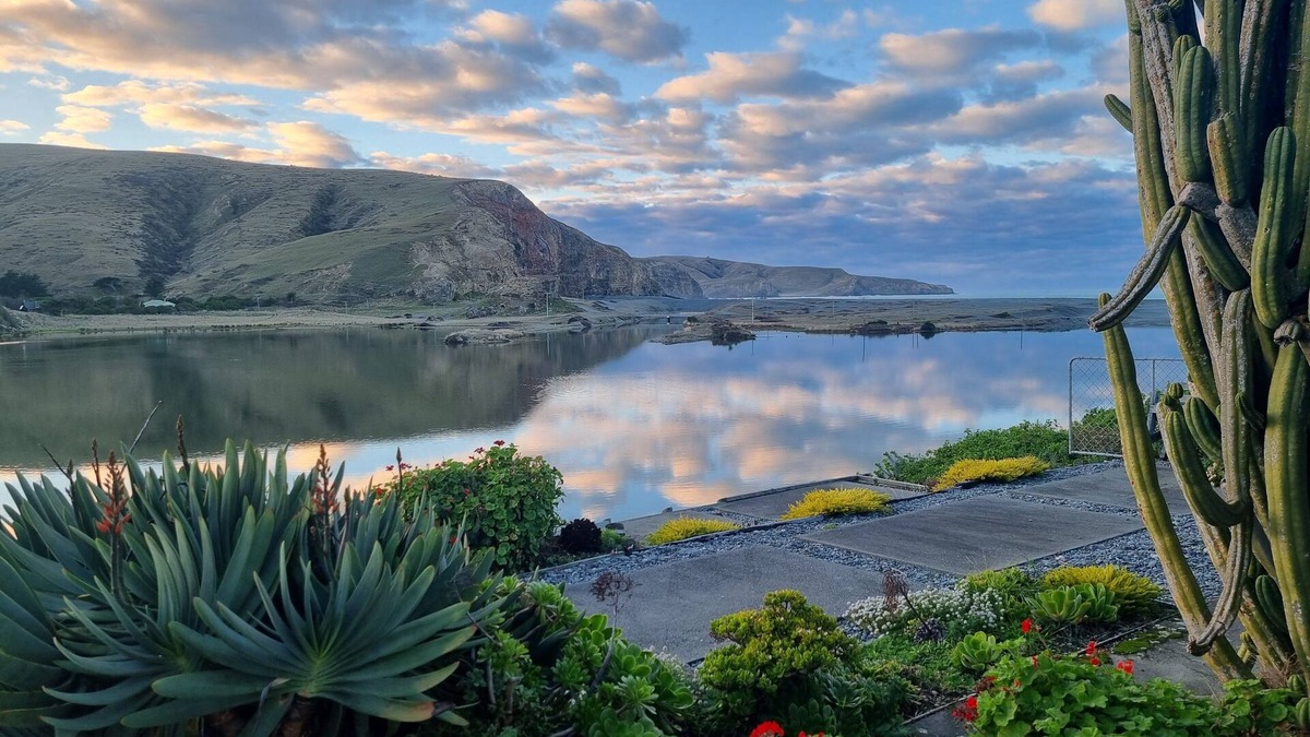 Birdlings Flat House | 3-bed gem in Birdlings Flat with stunning lake & ocean views – a rare retreat!