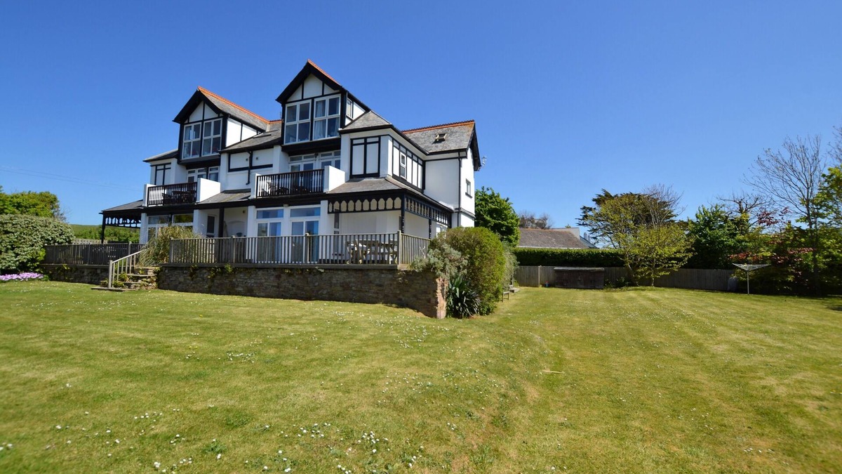 Croyde Bay Apartment | 3 Bed Ground floor apertment minutes from the Beach!