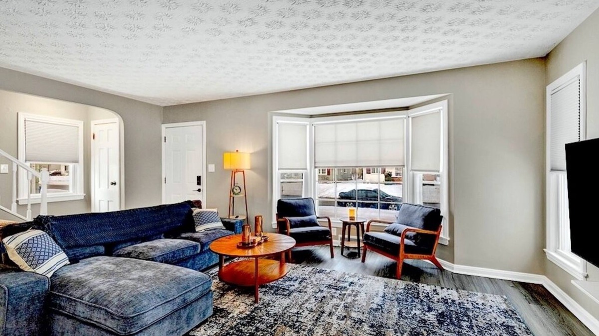 South Euclid House | 3 bed home in a South Euclid- Cleavland w ac