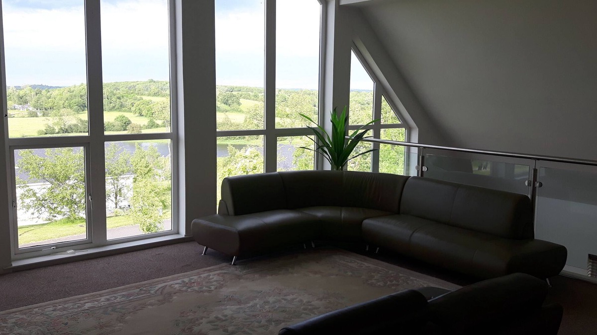 Belturbet House | 3 Bed-Hot Tub-River View-Pet Friendly