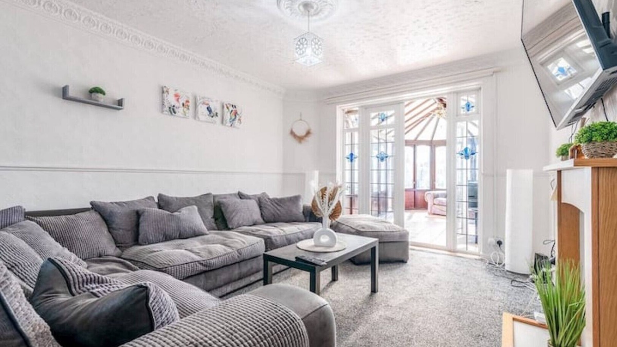 Grays House | 3-Bed House Near Lakeside Mall | Free Parkingnnnnnnnnnnnnnnnnnnnnn