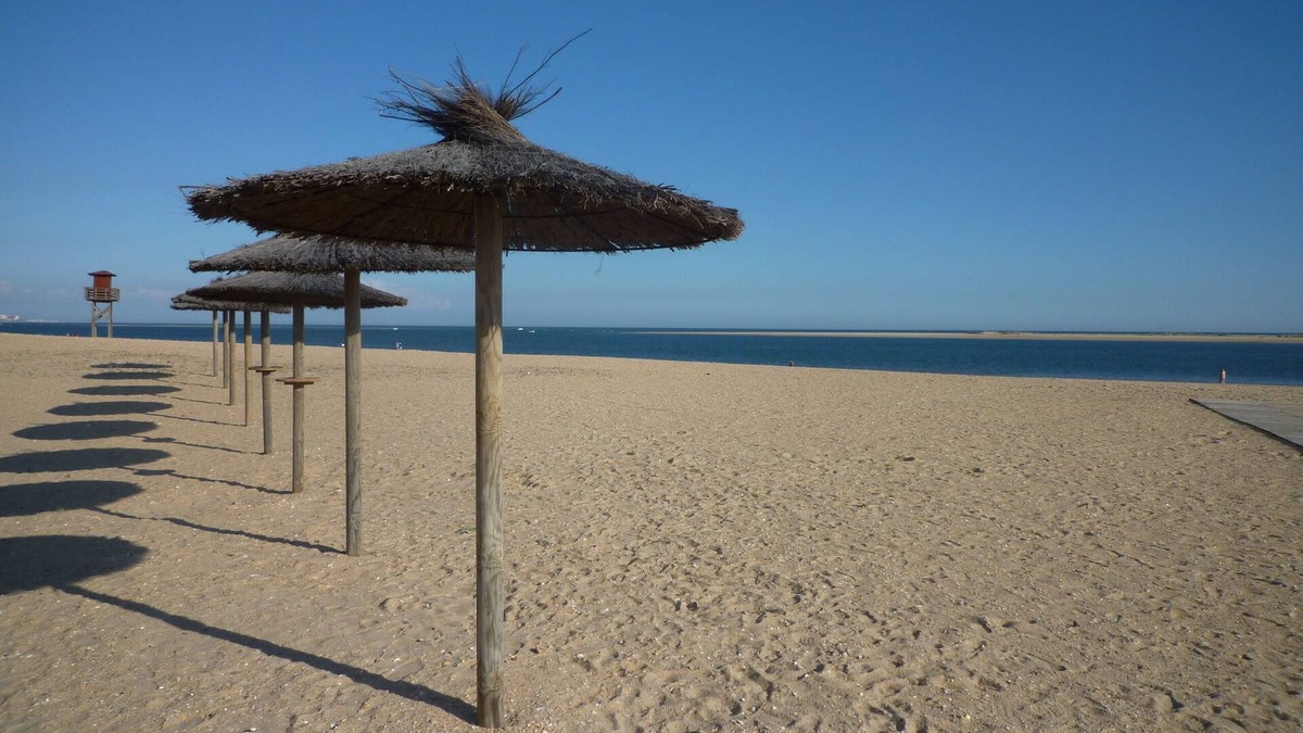 Nuevo Portil House | 3 bed house with 2.5 bathrooms, AC. Short walk to beach, shops, cafes and golf