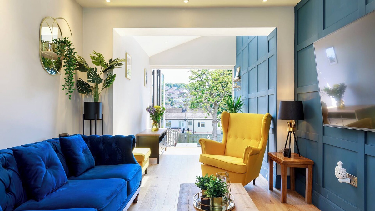 Brighton House | 3 Bed house with games room, hot tub & free parking.