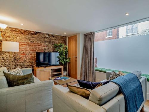 Fakenham House | 3 Bed in Fakenham 90681