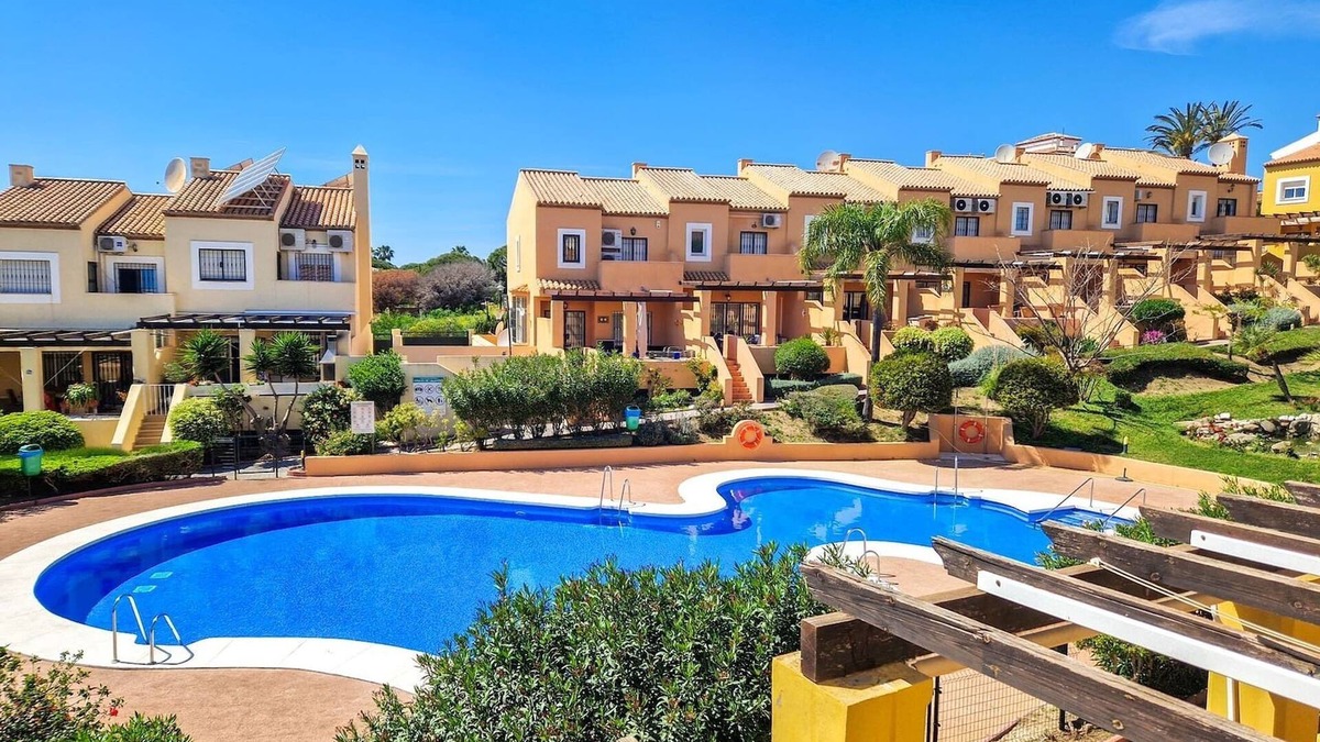 Calahonda Ski Chalet | 3 bed in Los Jarales Calahonda close to the beach