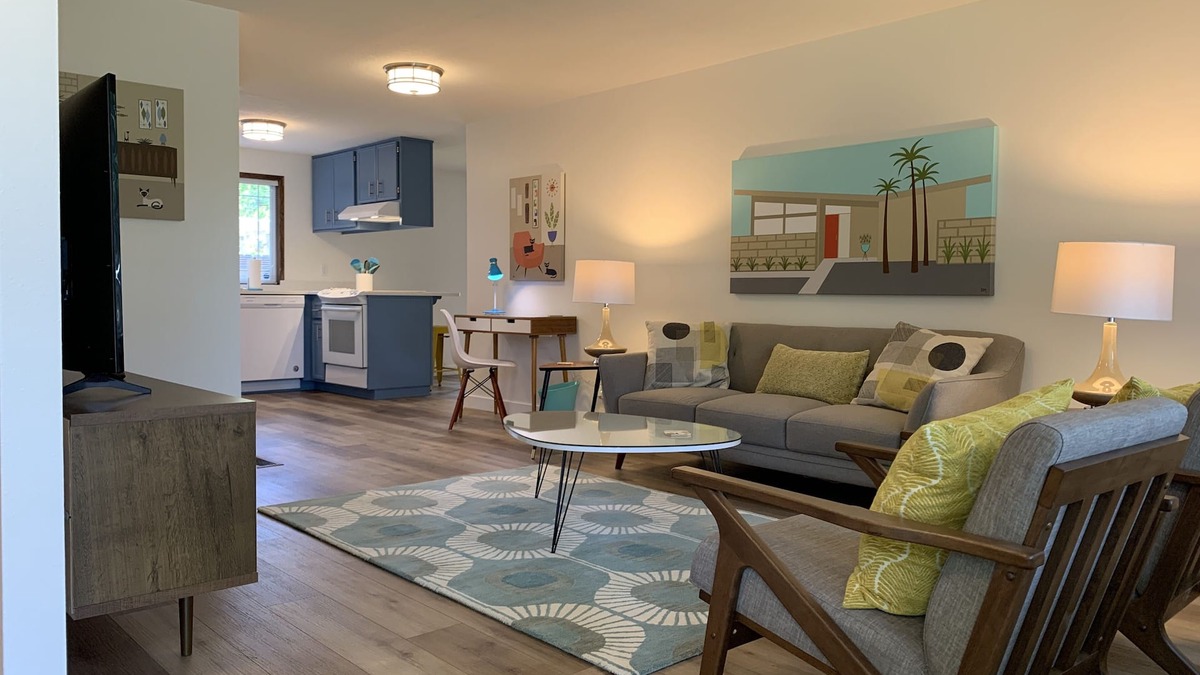 Alvadore House | 3-Bed Mid-Century Mod Home - 14 Min. to Autzen & 5 Min to Airport
