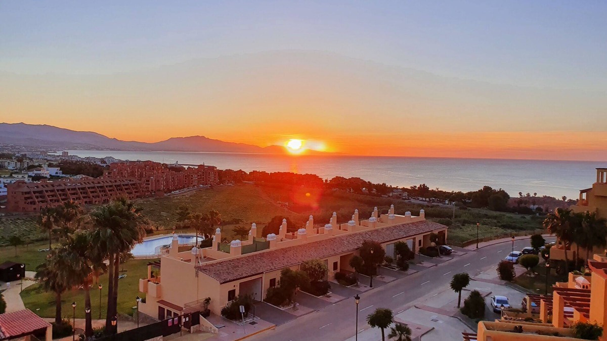 Puerto de la Duquesa Apartment | 3 Bed Penthouse - Sleeps 8 - Pool - Sea View