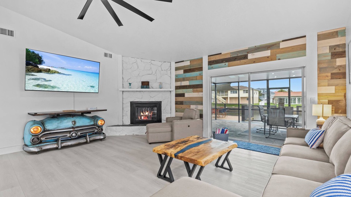 Spring Hill House | 3 Bed Pool home with Man Cave - Private Dock - Corn hole- Foosball -Axe throwing