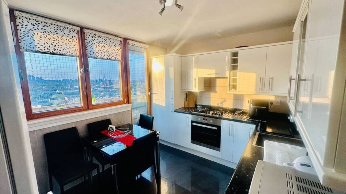 Southwark Apartment | 3 bed Sky apartment SE15Peckham
