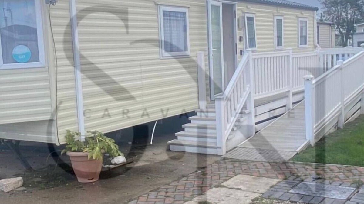 Towyn Ski Chalet | 3 bed static caravan lyons Winkups