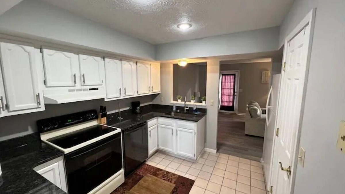 Cross Lanes House | 3 bed townhouse close to Casino!