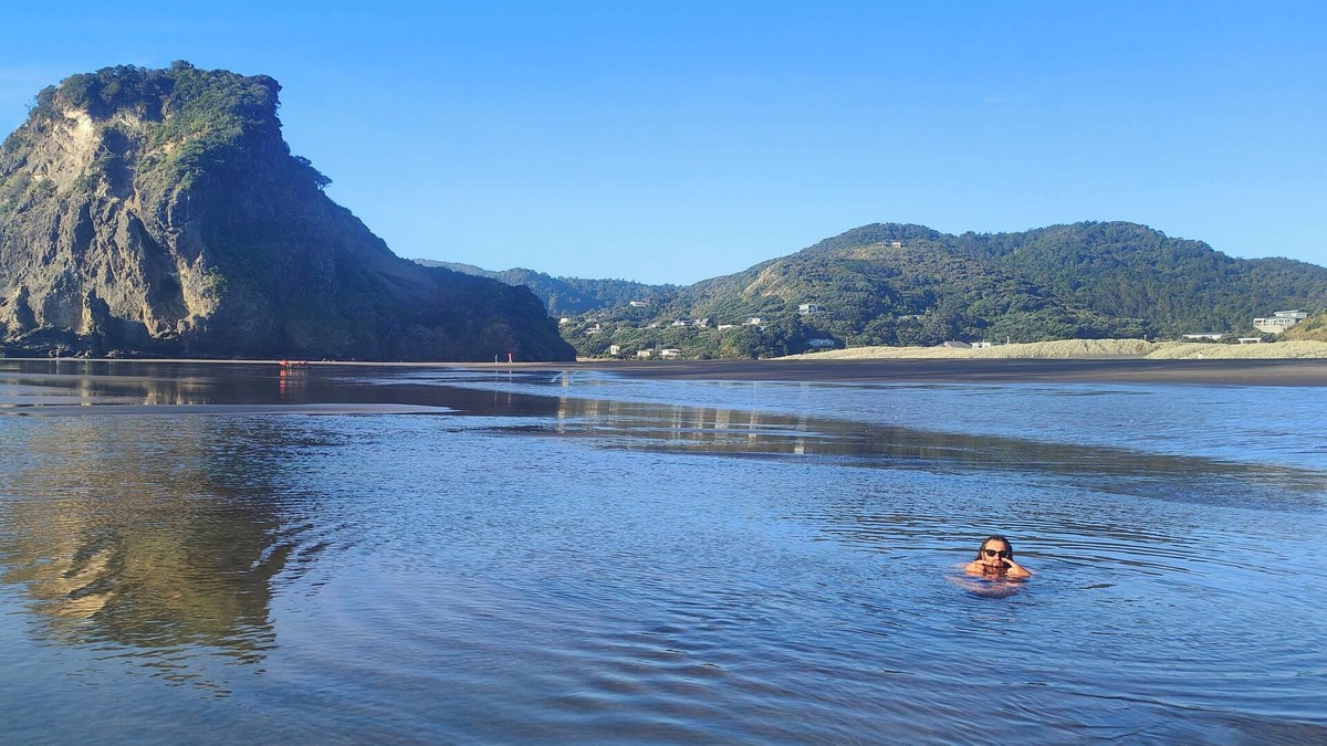 Karekare House | 3 Bed Tranquil Nature Escape with Stunning views, Spa, Beaches & Stargazing.