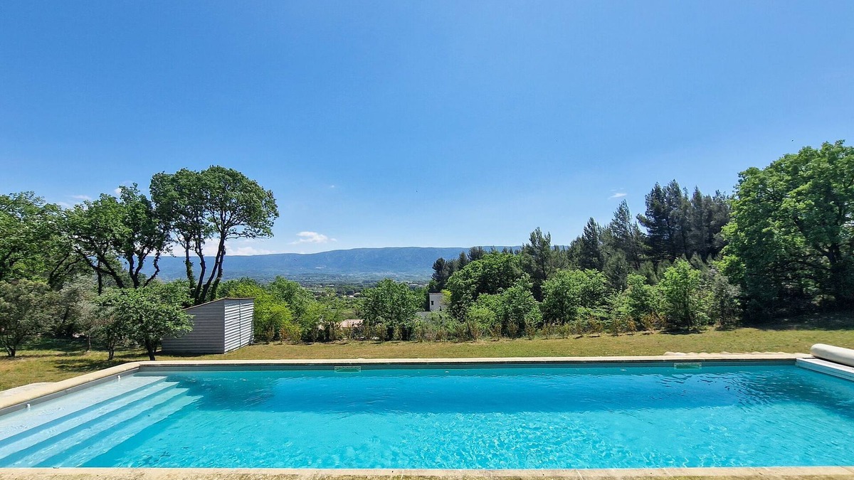 Cabrieres-d'Avignon Villa | 3 bed + villa near Gordes with air-con, pool and stunning views over the Luberon