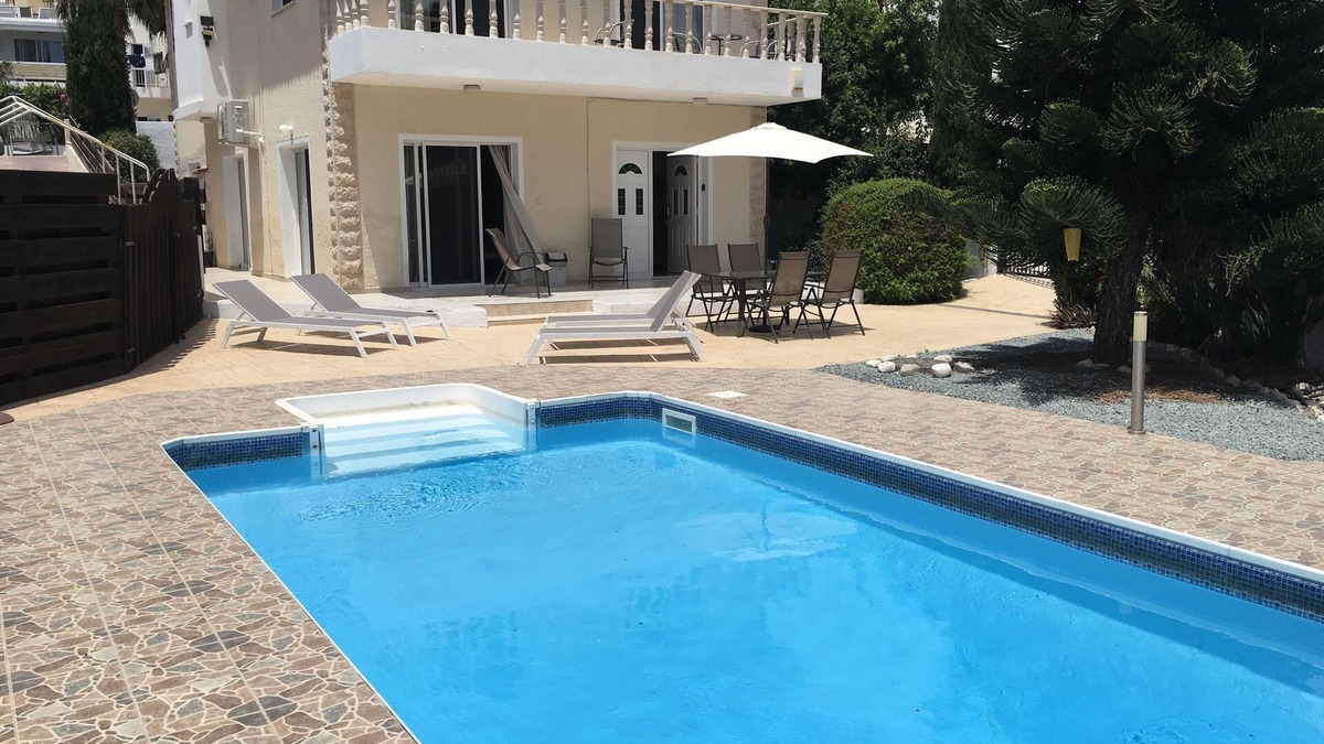 Chlorakas Villa | 3 Bed Villa 10 minutes drive from beautiful beach