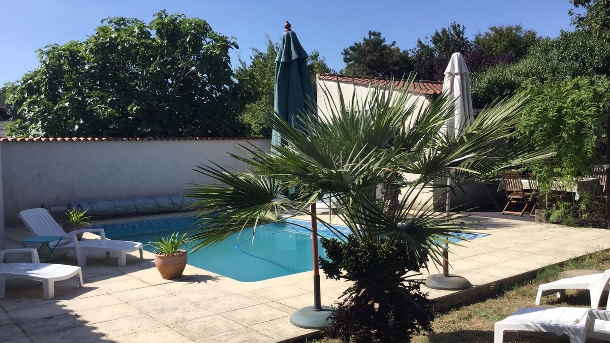 La Jonchere Villa | 3 bed villa close to beach and water park and with own private heated pool