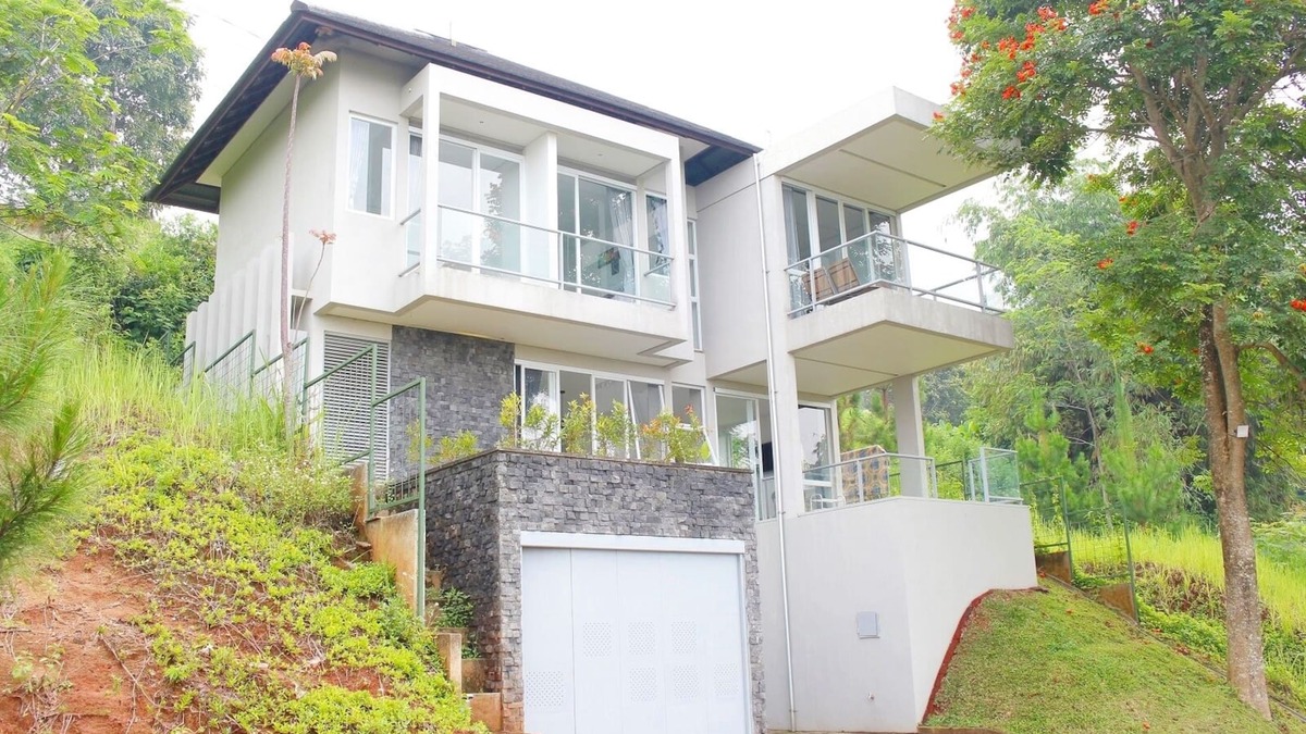 Ciburial House | 3 Bed Villa The Dago View
