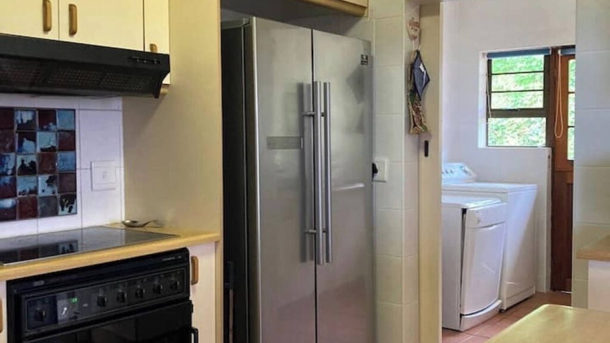 Glentana House | 3-Bedr Holiday Home, 5-min Walk to Beach, Seaview!