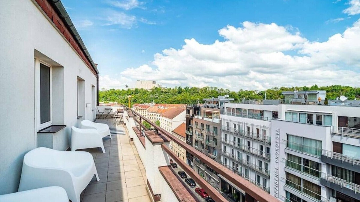 Zizkov Apartment | 3 Bedrm, Terrace+Jacuzzi bath
