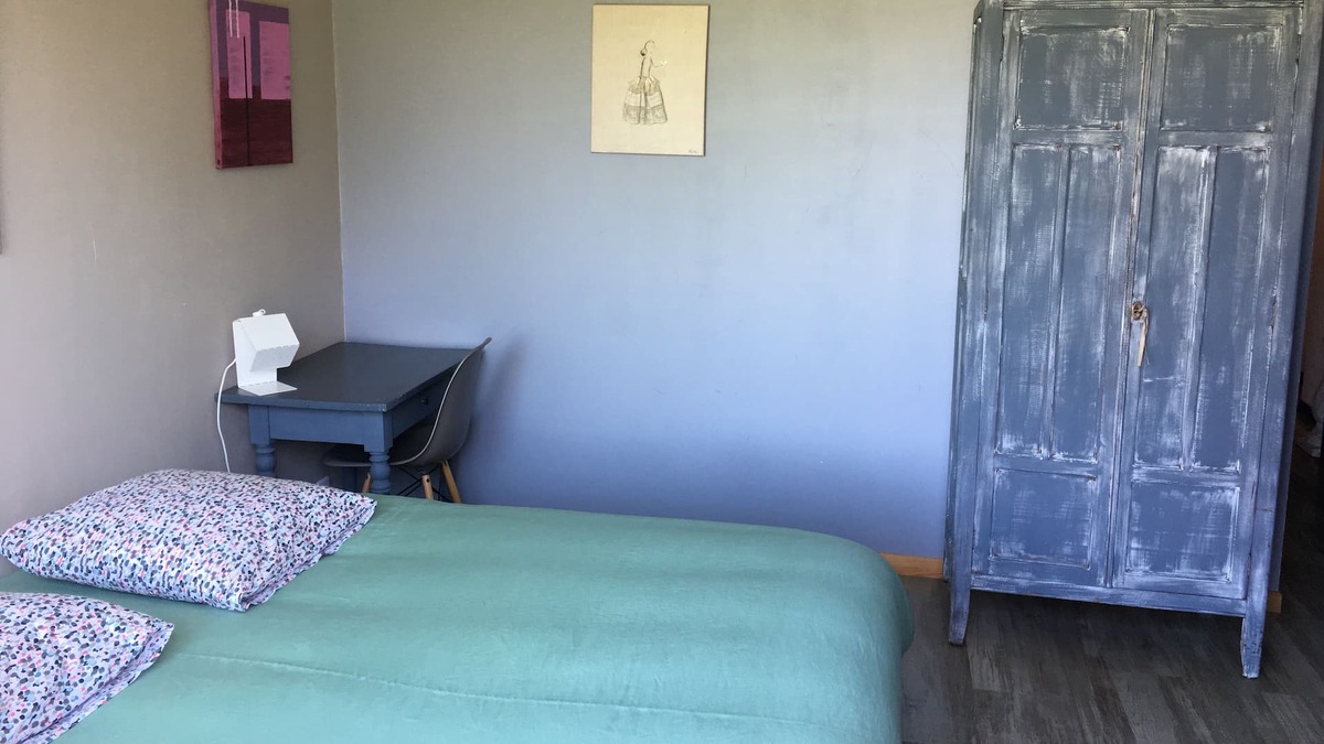Montferrand-le-Chateau House | 3 bedroom cottage, quiet with private barbecue garden and terrace near Besançon