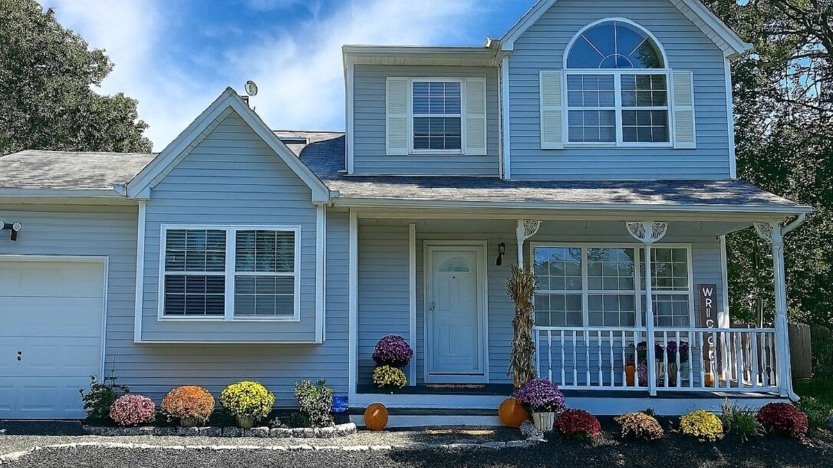 Coram House | 3 Bedroom House in Port Jefferson
