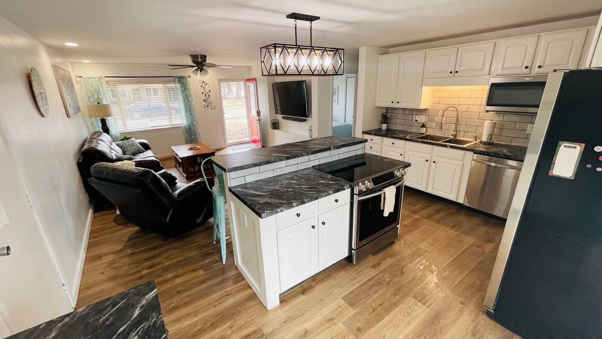 Muncie House | 3 bedroom 1.5 bath house. Walkable to BSU and many restaurants, ping pong table