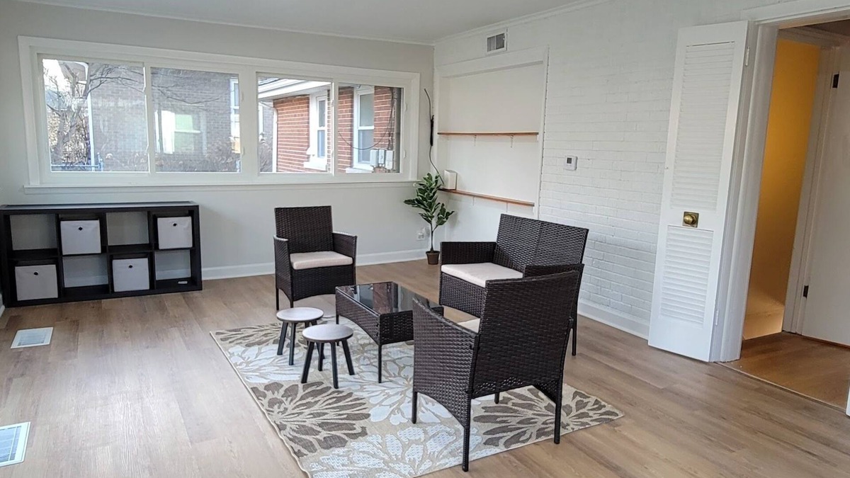 Skokie House | 3 Bedroom, 1.5 Bath in The Heart Of Skokie, 4 Seasons Porch and Pet-Friendly