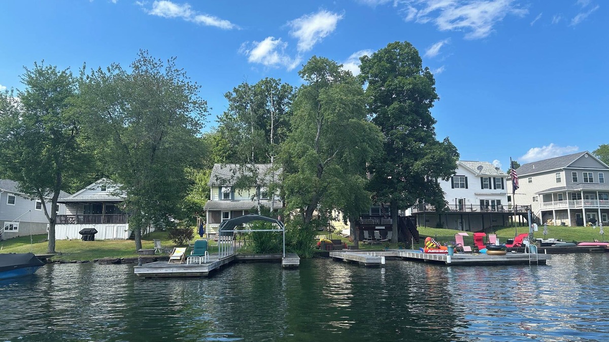 Lake Winola House | 3 Bedroom 1.5 bath Lake Front Cottage at beautiful Lake Winola