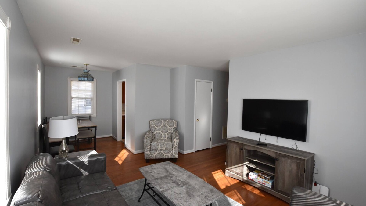 Locust Grove House | 3 Bedroom, 1 Bath, Full Kitchen with Laundry,