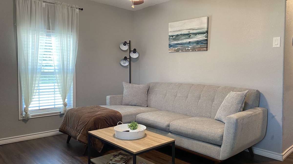 Palacios House | 3 Bedroom,1 bath Comfortable and affordable house in Convenient location couple of minutes from the beach.
