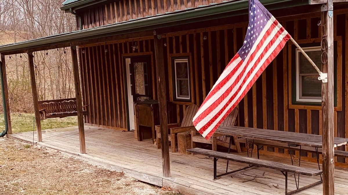 Wellington Cabin | 3 bedroom 1 full bath cabin 10 minutes from Cave Run Lake
