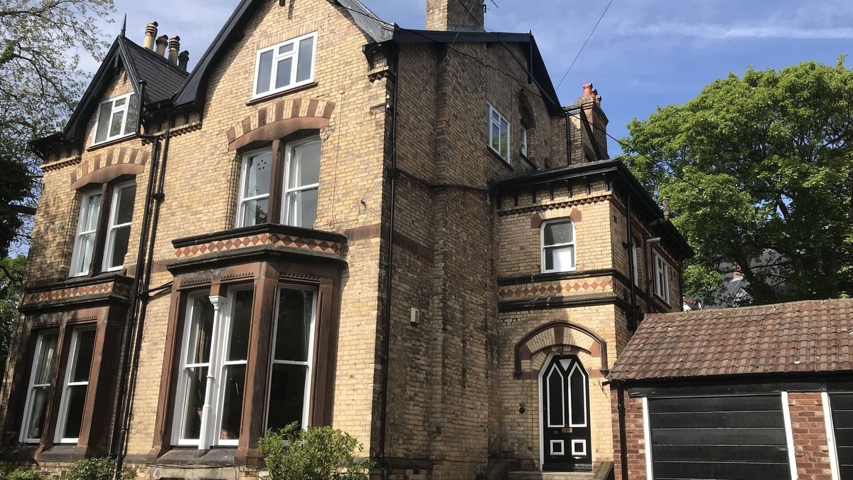 Sefton Park Apartment | 3 bedroom 1st floor apartment with garden close to Lark Lane and city centre