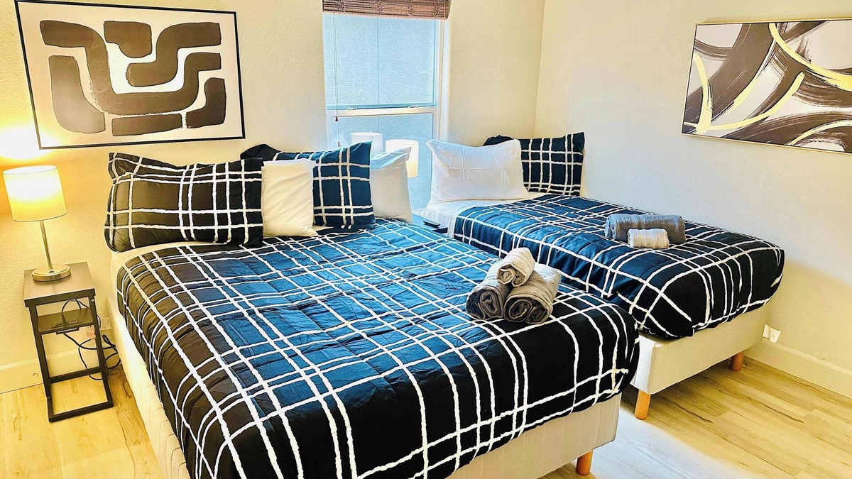 Reno House | 3-bedroom/2.5bath/5TVs/Sleeps 11