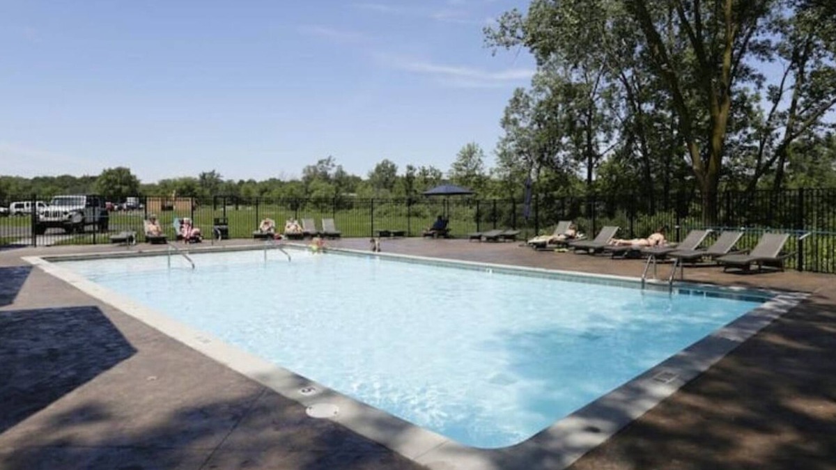 Grandville Apartment | 3 bedroom, 2 bath apartment. In Castle! With pool! Close to GR and lakeshore