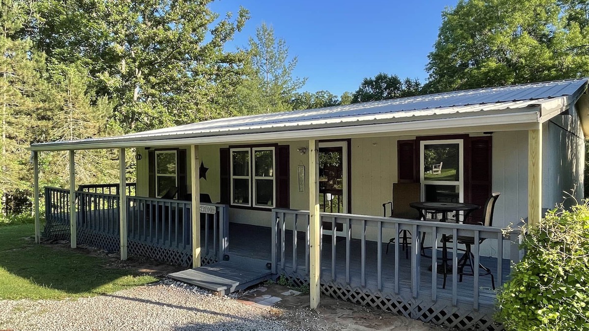 Stoutsville House | 3 Bedroom 2 Bath Cabin nestled in the woods minutes from Mark Twain Lake.