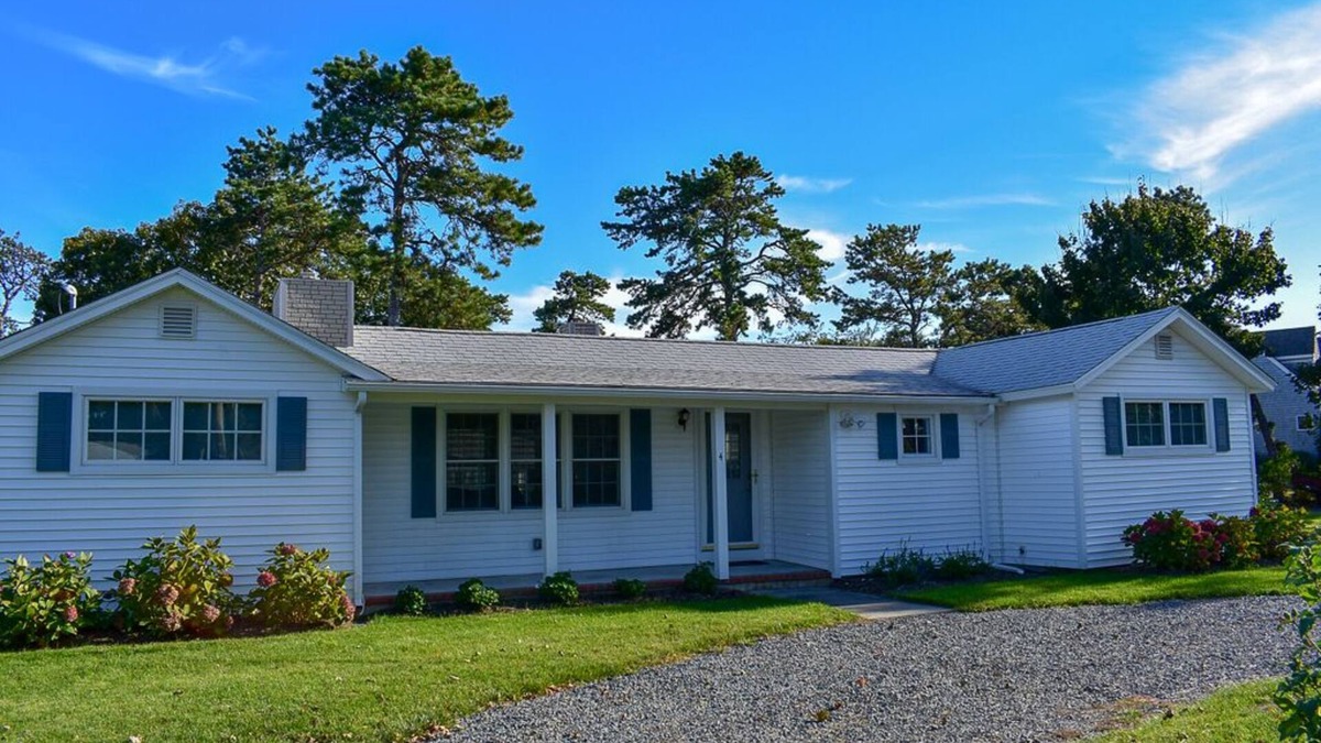 Dennis Port House | 3 bedroom 2 bath home located .5 miles to Glendon Road Beach