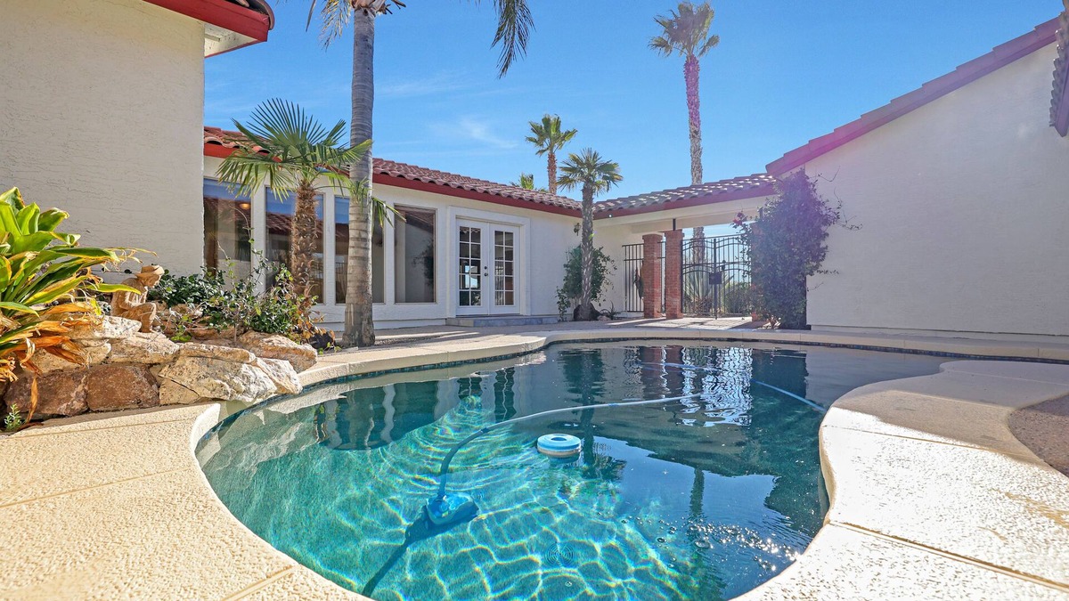 Wickenburg House | 3 Bedroom 2 bath home in Wickenburg AZ with horse facilities and pool.